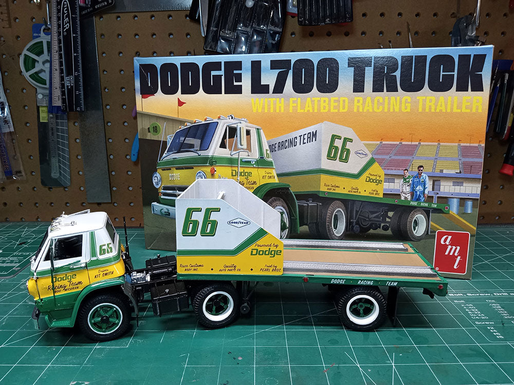 AMT 1966 Dodge L700 Truck w/Flatbed Racing Trailer 1:25 Scale Model Kit