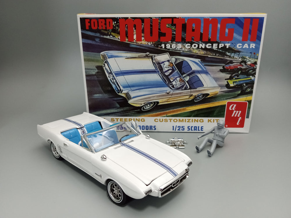 AMT 1963 Ford Mustang II Concept Car 1:25 Scale Model Kit