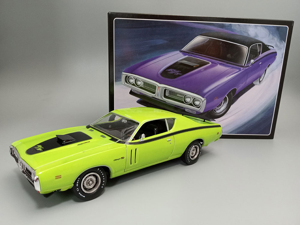 AMT 1971 Dodge Hemi Charger R/T 1:25 Scale Model Kit | Auto World Store