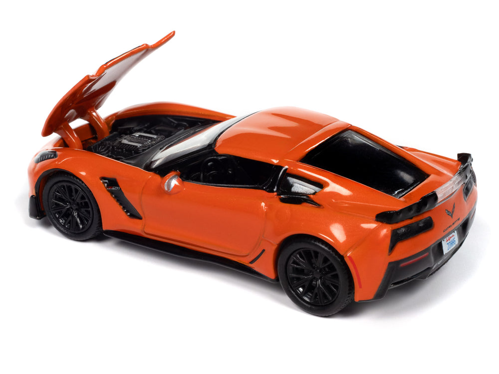 Auto World 2019 Chevrolet Corvette Z06 (with Z07 Performance Package) (Sebring Orange w/ Gloss Black Hood Center) 1:64 Diecast