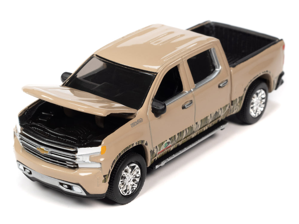 Auto World BCC Mossy Oak 2019 Chevy Silverado High Country Truck 1:64 Diecast