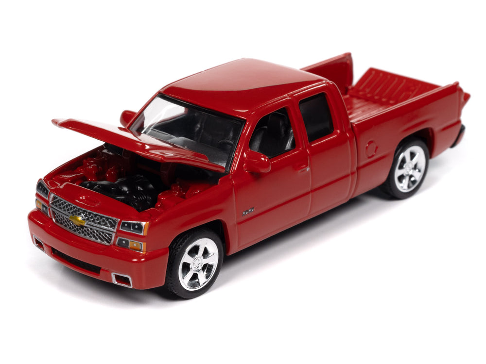 Auto World 2006 Chevy Silverado SS Truck (Extended Cab w/Fleetside Bed) (Victory Red) 1:64 Diecast