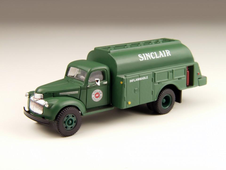 Classic Metal Works 1941-1946 Chevy Tank Truck Sinclair Oil 1:87 HO Scale