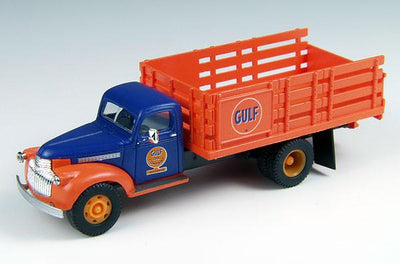 Classic Metal Works 1941-1946 Chevy Stake Bed Truck Gulf Oil 1:87 HO Scale