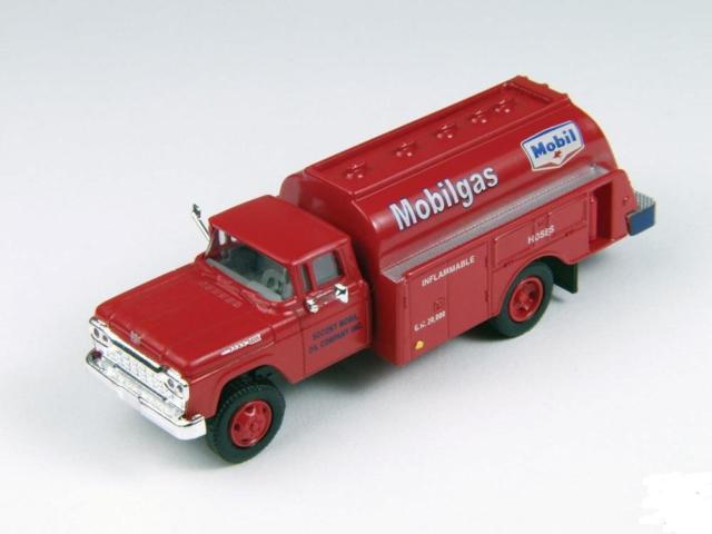 Classic Metal Works 1960 Ford Tank Truck Mobilgas 1:87 HO Scale