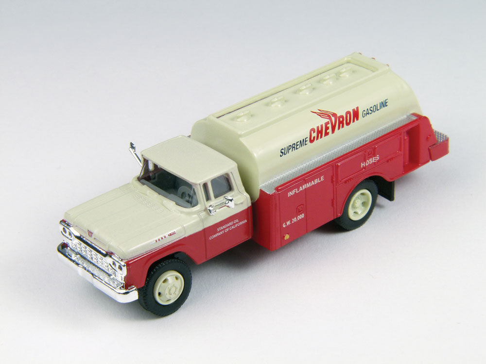 Classic Metal Works 1960 Ford Tank Truck Chevron 1:87 HO Scale