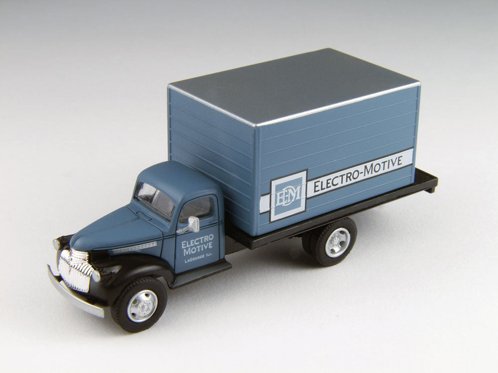 Classic Metal Works 1941-1946 Chevy Box Truck Truck Electro-Motive Division 1:87 HO Scale