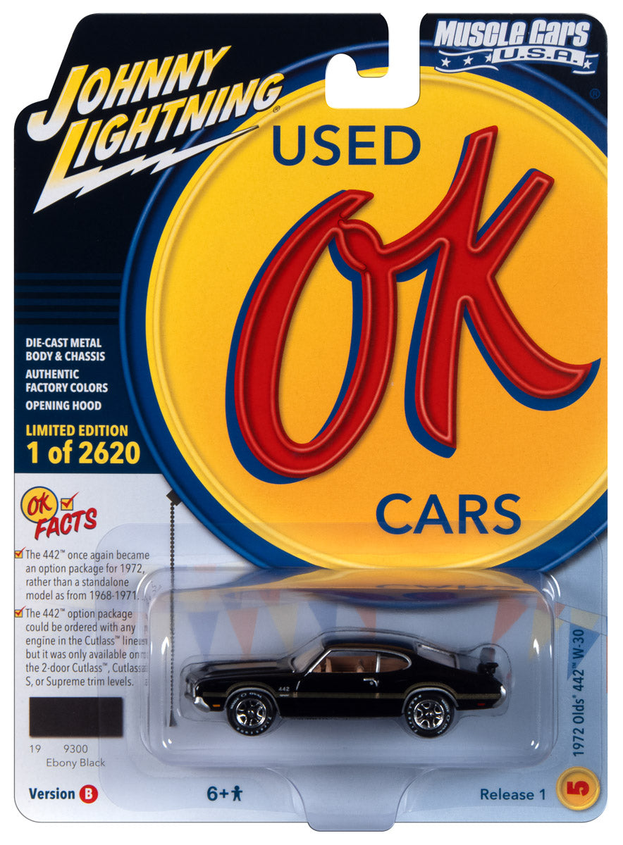 Johnny Lightning Muscle Cars 1972 Oldsmobile 442 W30 (Black w/Gold Hood & Side Stripes) 1:64 Scale Diecast