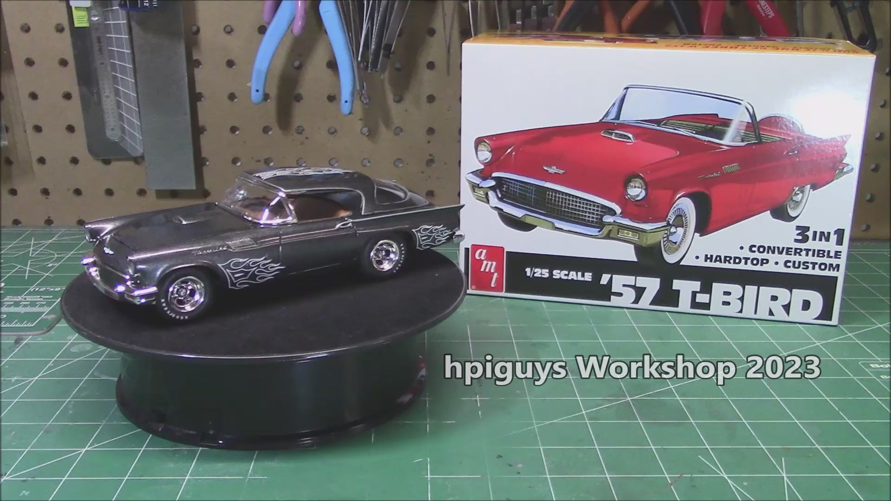 AMT 1957 Ford Thunderbird 1:25 Scale Model Kit – Auto World Store